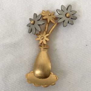 FREE with any bundle- Bouquet of flowers in gold and silver brooch pin